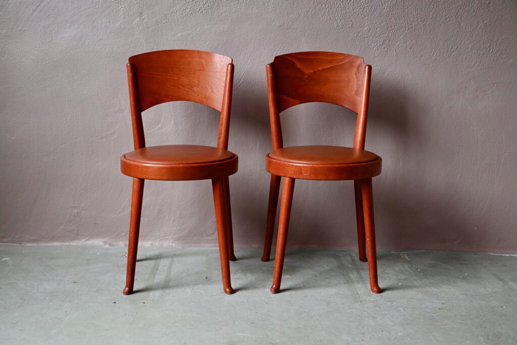 Paire de chaises 464 d’Enzo Berti pour Montina Paire de chaises 464 d’Enzo Berti pour Montina