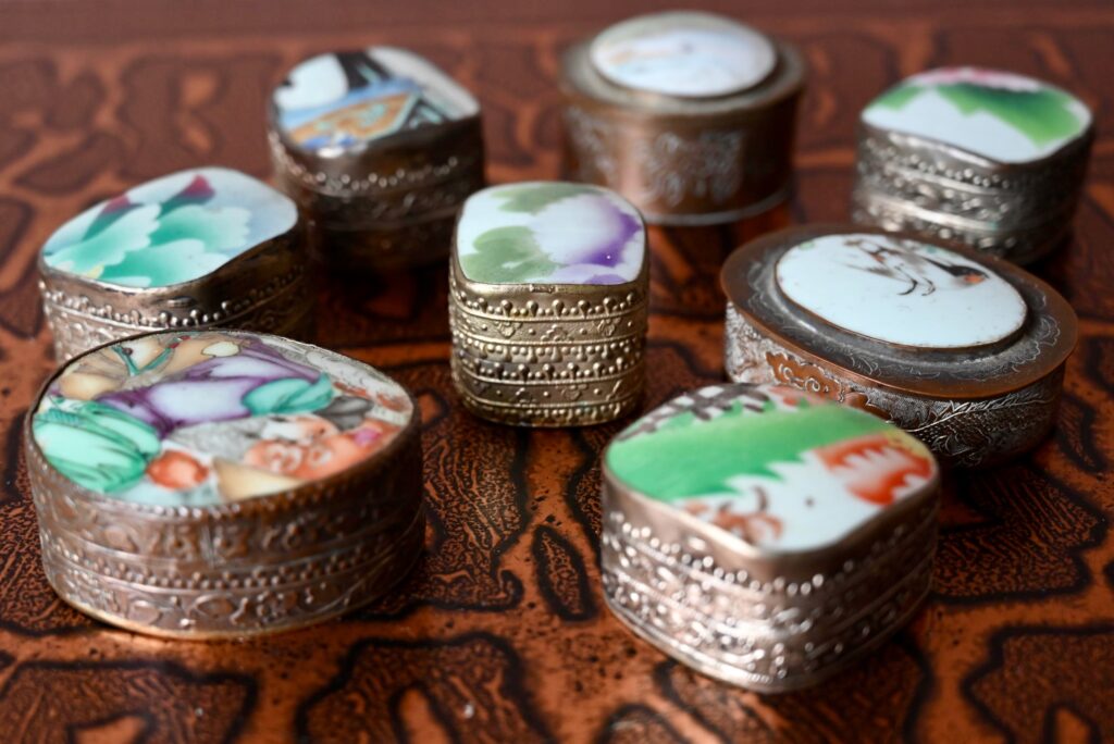 Set de 8 boîtes en porcelaine de Chine Set de 8 boîtes en porcelaine de Chine