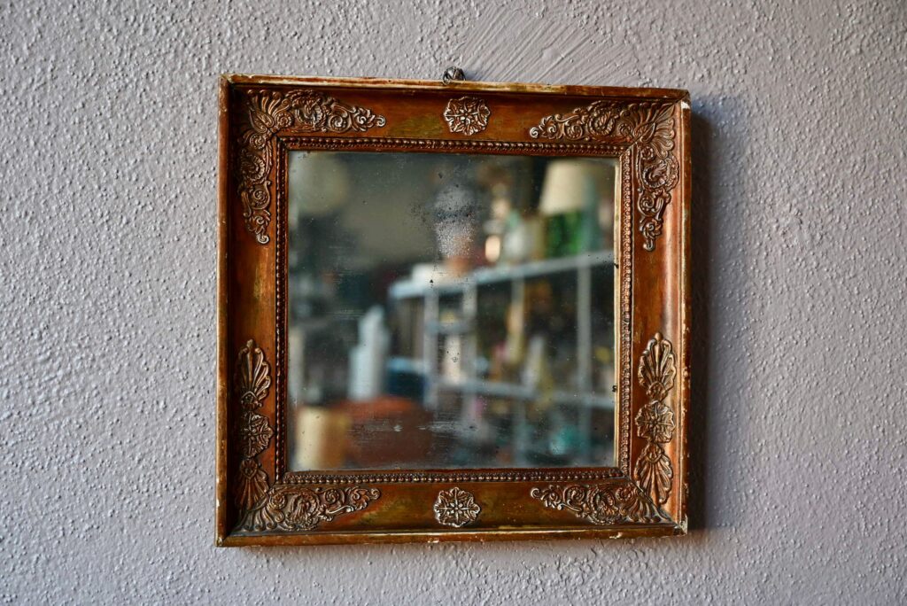 Petit miroir patiné Petit miroir patiné