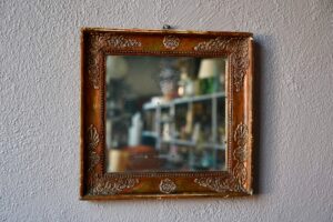 Miroir doré barooque classique bohème vintage rétro chic patiné