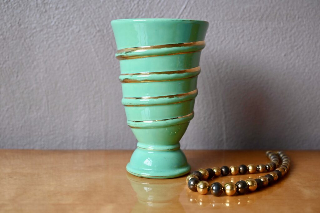 Coupe verte et dorée de Blanche Letalle pour Saint Clément Coupe verte et dorée de Blanche Letalle pour Saint Clément