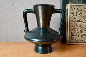 Vase noir Poët Laval