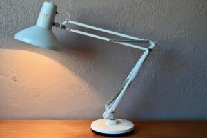 Lampe d'architecte travail français des années 1960 blanche deux bras vintage bureau