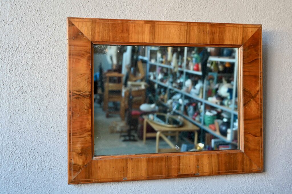 Miroir Louis Phillipe en noyer Miroir Louis Phillipe en noyer
