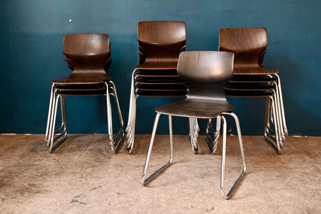 Série de 4 chaises foncées Flöttoto Série de 4 chaises foncées Flöttoto