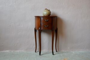 Table de nuit style Louis XV en demi lune commode 