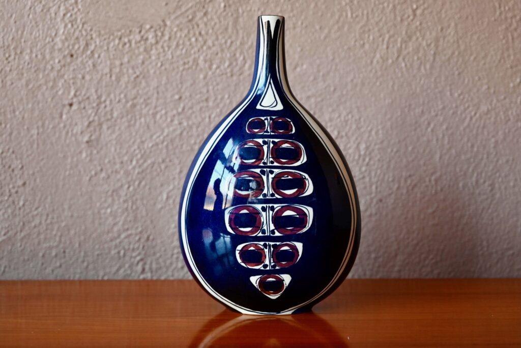 Vase de Inge-Lise Koefoed pour Royal Copenhagen 148/2740 Vase de Inge-Lise Koefoed pour Royal Copenhagen 148/2740
