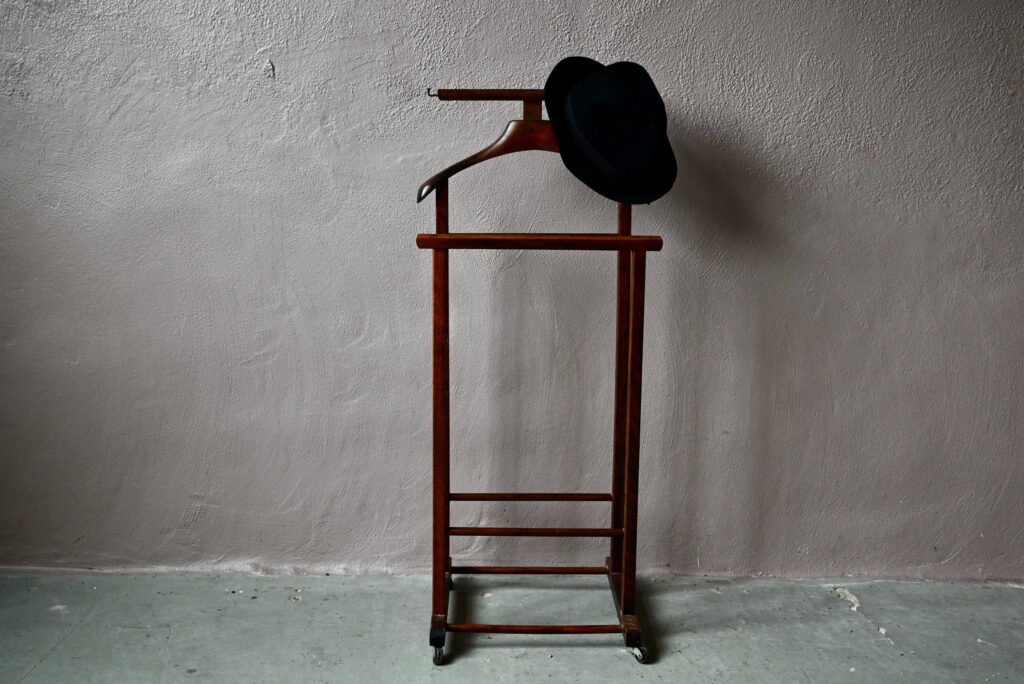 Valet de chambre double à roulettes Valet de chambre double à roulettes