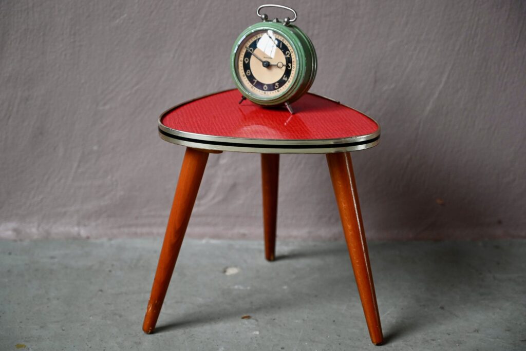 Table tripode rouge Maona Table tripode rouge Maona