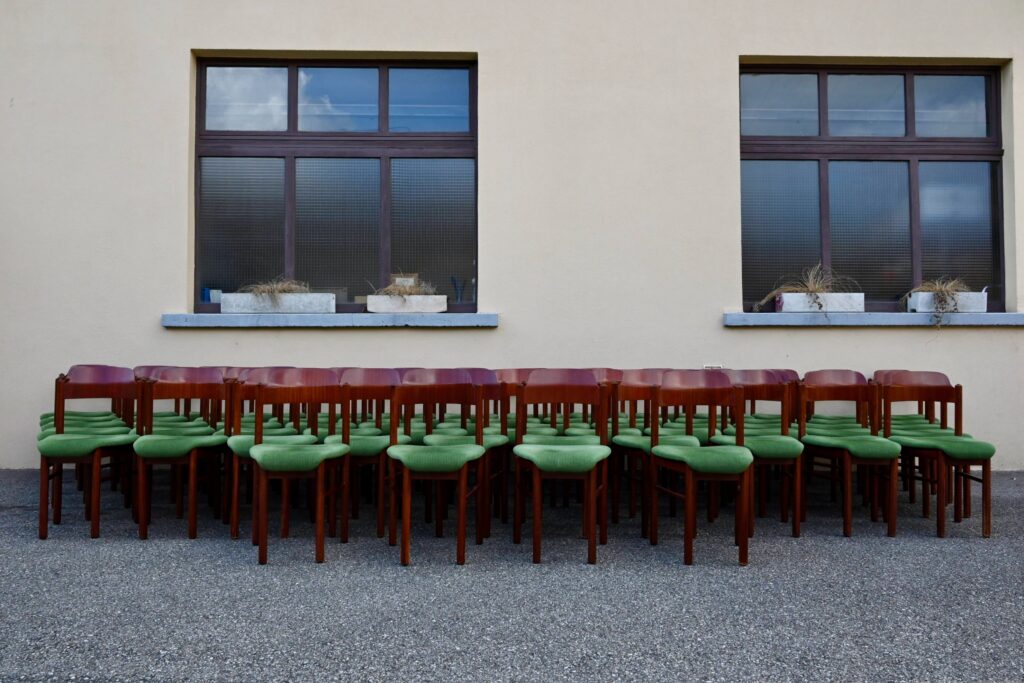 Série de 20 chaises Carmen Série de 20 chaises Carmen