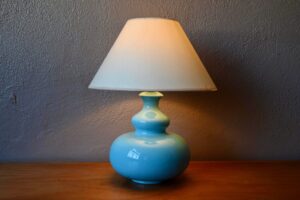 Lampe à poser Mariella, grande lampe à poser, lampe à poser bohème, lampe à poser design, lampe à poser seventies, lampe à poser vintage, lampe scandinave, design organique scandinave, design organique, lampe bohème, lampe vintage, petite lampe vintage, lampe années 70