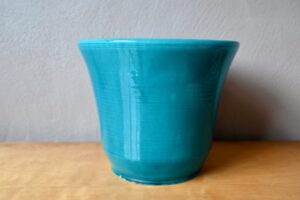 Cache-pot Accolay, cache pot, cache pot accolay, cache pot ancien, cache pot art déco, cache pot bleu, grand cache pot, céramique accolay, accolay, potier d'accolay, déco céramique art déco