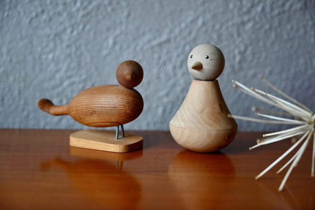 Duo d'oiseaux danois Fluge, art sculpture ancienne, bois sculpté, sculpture 70, grande sculpture teck scandinave, sculpture animalière vintage, Sculpture main, déco oiseau années 70, sculpture oiseau teck massif, oiseau sculpté scandinave, oiseaux, déco scandinave vintage, déco scandinave