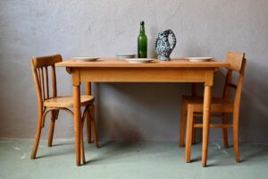 Table bistrot Marcia, petite table en bois, table en bois ancienne, table en bois bohème, table en bois patiné, table en bois massif rétro, table en bois vintage, table en bois tourné vintage rétro, petite table bistrot, grande table bistrot bohème, petite table bistrot en bois, table bistrot années 60, table bistrot en bois, table bistrot rétro, table bistrot vintage