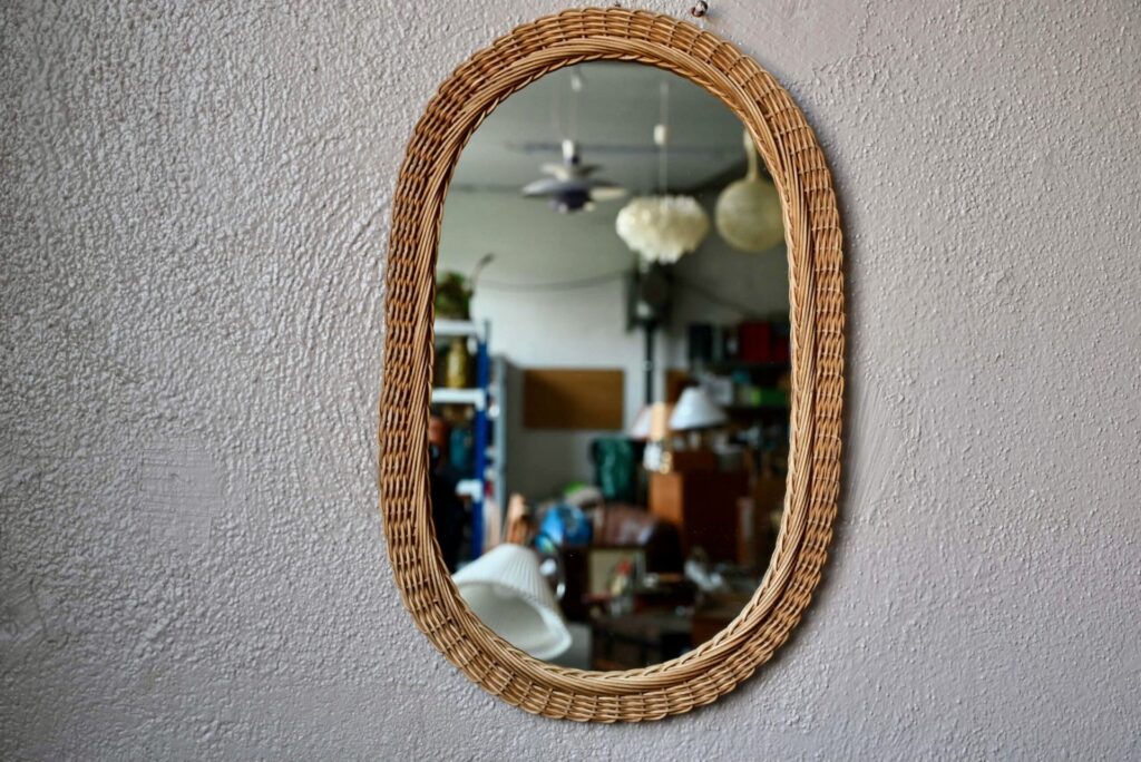 Miroir en rotin Jacob, miroir en rotin, miroir en rotin vintage, miroir bohème, miroir bohème ancien, miroir bohème décoration murale, miroir ovale, miroir ovale bohème, miroir ovale vintage, miroir années 70 vintage