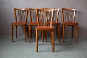 Série de 5 chaises Baumann Havane, chaises baumann, chaises baumann vintage, lot de 6 chaises baumann, chaises bistrot à barreaux, chaises bistrot années 60, chaises bistrot baumann, chaises bistrot bohème, chaises bistrot en bois, chaises bistrot restaurant, chaises bistrot traditionnelles, chaises skaï rouge