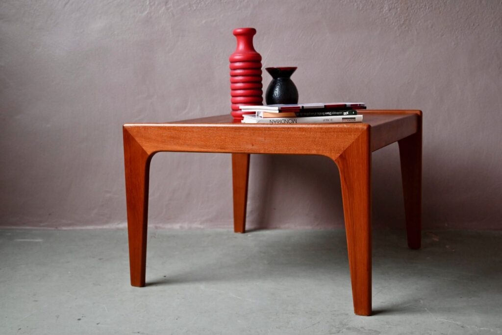 Table basse Arne Wahl Iversen pour Komfort Møbelfabrik, table basse danoise, table basse scandinave, table basse teck, table scandinave années 60, table scandinave en teck, table vintage table scandinave, table basse design, table basse design moderniste, design organique scandinave, design organique, table danoise