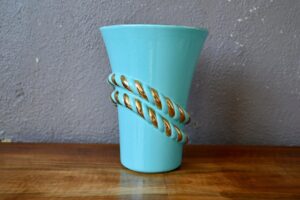 Vase Jocelyn, vase saint clément, blanche letalle, grand vase art déco, vase art déco, vase art déco céramique, vase art déco collection, vase art déco vert, vase doré, vase années 60 design, déco années 50, déco midcentury