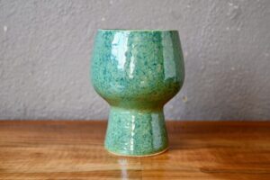 Vase sur pied, céladon vase céladon, vase ancien, coupe, coupe bleu, coupe centre de table, coupe centre de table céramique, coupe en céramique, petit vase bohème, vase bohème france