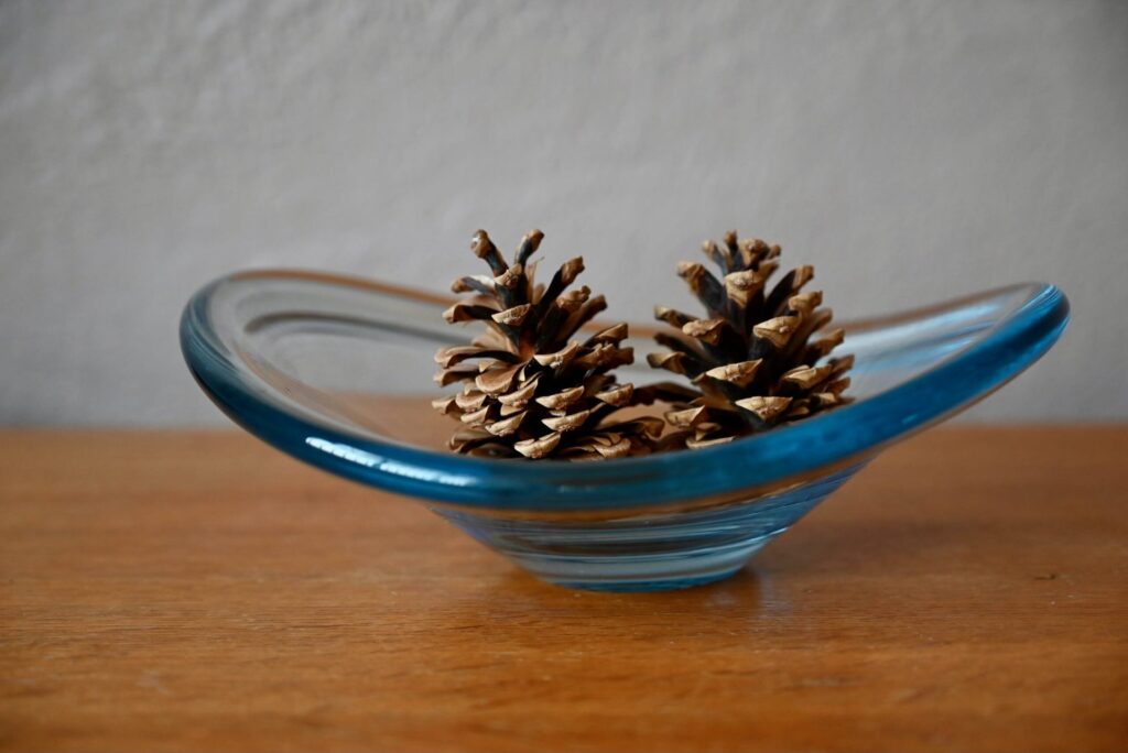 Vide-poches Selandia de Per Lütken pour Holmegaard, holmegaard, bougeoir Holmegaard, coupe en verre, Coupe en verre de bohème, danemark, céramique danemark, made in danemark, accessoire design scandinave, années 50 design, coupe vide poche, vide poche en verre, vide poche vintage