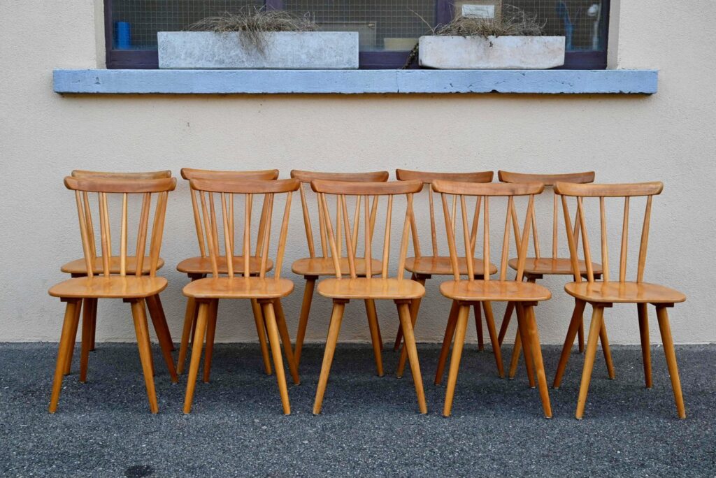 Série de chaises bistrot Poppie, chaise scandinave design, chaise scandinave, chaise bois pieds compas, chaise pieds compas, chaise années 70, 1950 mobilier vintage, conseil restauration mobilier vintage, design midcentury mobilier architecte, design mobilier années 50, Chaise Bistrot, grande série de chaise vintage, grande série de chaises bistrot, grande série de chaises indus, grande série de chaises vintage, série de chaises scandinaves, série de chaises vintage restaurant