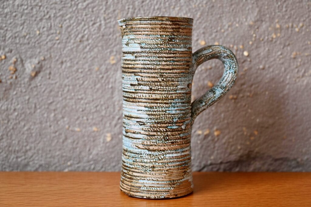 Carafe en terre cuite Souad, cruche à eau, cruche à eau vintage, cruche céramique, cruche vintage, grande cruche vintage, carafe à eau vintage, céramique colorée, céramique poisson, céramique vintage bleu, céramique vintage bohème, pichet céramique vintage, vase céramique vintage