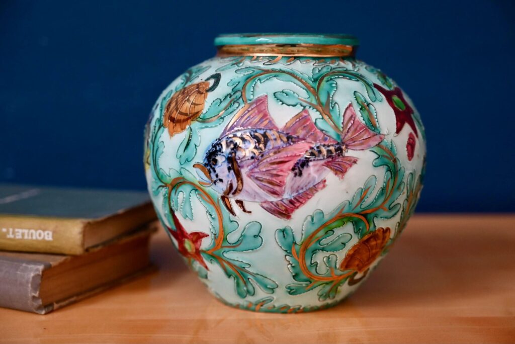 Vase boule Monaco Pelagia, grand vase art déco, vase art déco, vase art déco céramique, vase art déco collection, vase art déco vert, vase doré, vase années 60 design, déco années 50, déco midcentury, vase boule, vase boule art déco, céramique vallauris