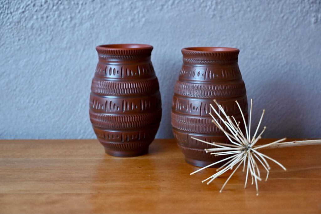 Paire de vases Alfred Krupp, Alfred Krupp, vase terre cuite, Vase Vintage, vase vintage orange, vase brustaliste, vase brut, paire de vases vintage, déco années 60, brutalisme, céramique brutaliste, coupe brutaliste années 60, vase brutaliste