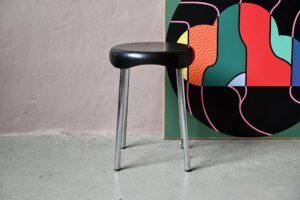 Tabouret italien Condor, tabouret tripode, tabouret design, tabouret plastique, tabouret plastique vintage, tabouret en plastique et chrome, tabouret italien, design italien années 80, tabouret d'appoint vintage