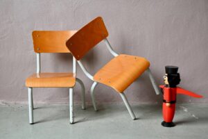 Chaise d'école Clémentine, chaise design années 60, chaises d'école tubulaire, chaise tubulaire design, chaise vintage métal tubulaire, chaise enfant en bois années 60, chaises enfant design, chaise vintage pour enfant, chaise d'école bois