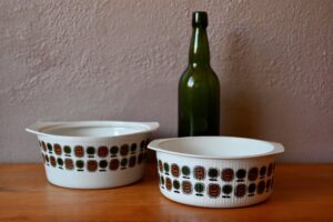Duo de cocottes seventies Digoin, plat Sarreguemines, service porcelaine sarreguemines digoin, plat ancien, plat en faïence, grand plat en céramique, service vaisselle bohème, vaisselle ancienne, vaisselle bohème vintage, vaisselle des années 60, vaisselle sarreguemines, caquelon vintage