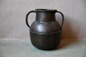 Grande jarre ancienne en cuivre martelé, gros vase pichet, pichet à eau, pichet ancien, pichet vintage, déco bohème vintage en cuivre, cuivre, mobilier vintage cuivre, vase en cuivre, vieux cuivre, pichet à eau vintage, objet unique, déco de ferme, déco style ferme, décoration bohème de ferme, décoration primitive, primitif