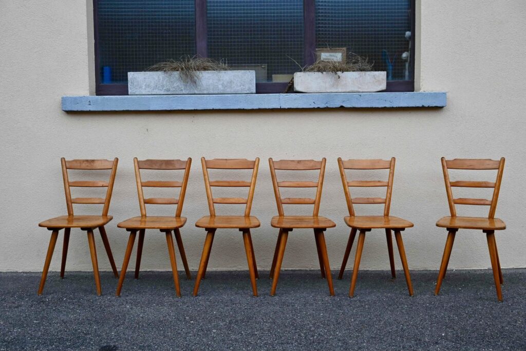 Série de 6 chaises bistrot Bombenstabil, chaises bistrot en bois, chaises bistrot scandinave, chaises design années 50, chaises design années 60, chaises style scandinave, 6 chaises bistrot, chaise design scandinave, ensemble chaises bois vintage, chaise pieds compas, Chaise Vintage, chaise vintage en bois, Chaise Bistrot, grande série de chaise vintage, grande série de chaises bistrot, grande série de chaises en bois, grande série de chaises vintage, série de chaises bistrot, série de chaises campagne, série de chaises scandinaves, série de chaises restaurant, série de chaises vintage restaurant