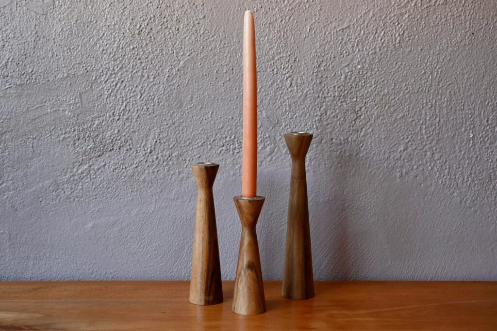 Série de bougeoirs danois Magnus, bougeoir scandinave, bougeoir vintage, bougeoirs scandinave, grand bougeoir scandinave, bougeoir, bougeoir en métal, bougeoir métal, bougeoirs, accessoire design scandinave, design danois, design danois signé, hygge, déco scandinave vintage, déco scandinave