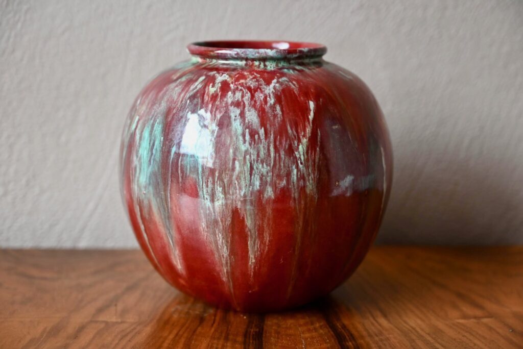 Vase boule CAB, vase art nouveau, vase boule, vase céramique, vase émail, vase rouge, céramique art nouveau, vase rouge céramique, vase en céramique