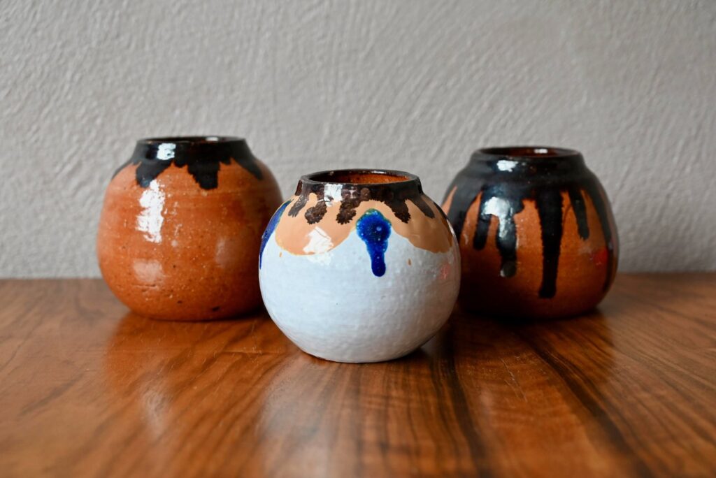 Série de 3 vases Folk, vase boule, vase terre cuite, vase céramique, vase en céramique, vase rouge, vase ancien rouge, vase bohème rouge, vase émail, céramique ethnique, déco terracotta, décoration primitive, déco primitive, primitive