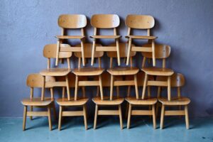Chaise enfant maternelle mid-century bois hêtre contreplaqué vintage, chaise enfant en bois années 60, chaise enfant design scandinave, chaise enfant en bois, chaises vintage design organique, chaises vintage en bois design, chaise design années 60, chaise en bois enfant, chaise vintage pour enfant, chaise scandinave design, chaise école, mobilier scolaire, mobilier scolaire rétro, mobilier scolaire vintage, chaise enfant, chaise enfant évolutive vintage, chaise enfant vintage