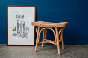 Sellette ottoman bohème Fauve, tabouret, tabouret ancien, tabouret bohème, tabouret bois, tabouret corde, tabouret d'appoint vintage, accumulation déco bohème, déco bambou années 60, déco bohème, fauteuil osier, fauteuil vintage en osier, osier, chaise osier, assise en rotin vintage, déco en rotin, fauteuil adulte rotin, accessoire bohème, ambiance bohème, bohème chic