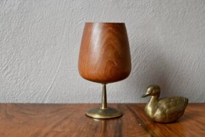 Coupe en teck et laiton Stina, coupe en bois scandinave, verre scandinave, coupelle vintage en verre, coupe en verre, déco en verre, décoration en verre, centre de table en verre, déco scandinave vintage, déco scandinave, coupes en teck, danemark, made in danemark