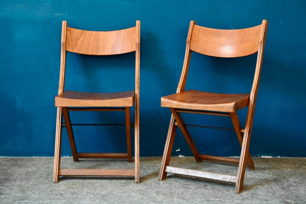 Paire de chaises pliantes Athena, chaise pliante vintage, chaises années 50 en bois, chaises années 60 en bois, chaise design années 50, chaise design années 60, chaises design vintage, chaises en bois vintage, chaise en bois vintage, chaise en bois années 60, chaise en bois bohème, chaise en bois, chaise en bois rétro, assise d'appoint, assise vintage