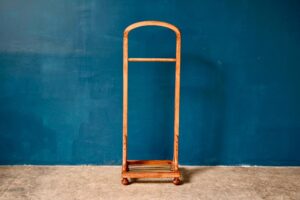 Valet de chambre Marcel, porte manteau bois courbé ancien, porte manteau en bois, porte manteaux bois courbé, bois massif, meuble pour chambre, porte bagages vintage en bois, valet de chambre, valet de chambre vintage, bois tourné, rangement vêtements, porte manteau bistrot, porte manteau années 60, porte manteau bohème, porte manteaux entrée, déco chambre hôtel, déco chambre vintage, déco chambre, déco chambre gîte vintage