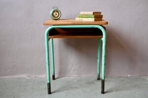 Pupitre d'écolier Menthe à l'eau, bureau d'écolier vintage, bureau d'école années 60, mobilier d'école en bois années 50, bureau en bois des années 50, bureau vintage en bois, bureau design années 50, meuble en bois des années 60, 1950 mobilier vintage, ancien pupitre en métal, pupitre années 50, pupitre d'école vintage, pupitre enfant années 60, pupitre enfant bohème, pupitre patiné vert bleu, pupitre indus