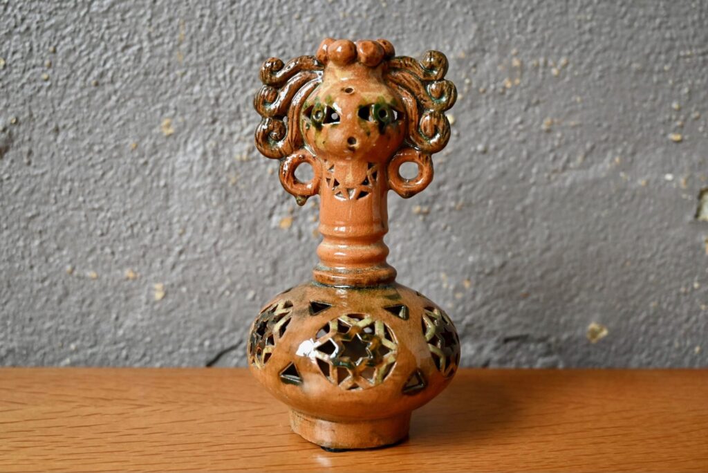 Sculpture anthropomorphe Ishtar, photophore, céramique méditerranéenne, décoration murale terre cuite, jardinière en terre cuite, lampe en terre cuite, anthropomorphe, sculpture anthropomorphe, sculpture en terre cuite, céramique campagne, céramique art populaire, art populaire, déco d'art populaire, décoration art populaire, céramique accolay
