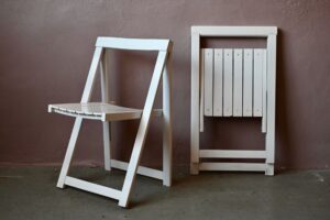 Paire de chaises pliantes minimalistes, chaises années 60 pliante en bois, chaises aldo jacober, chaise design italien, chaise vintage design italien, design italien années 60, chaises design années 60, chaises bois années 70, design des années 60, chaises pliantes, chaises d'appoint, chaises design italien années 70, chaises design minimaliste, chaises design vintage