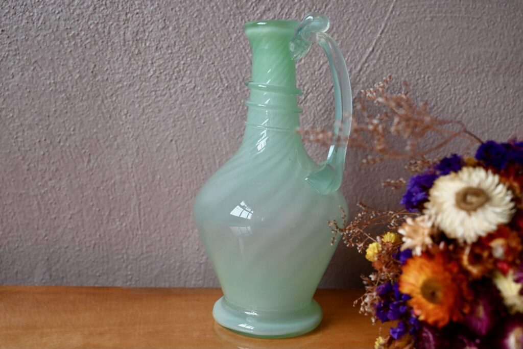 Carafe en verre soufflé Ariane, carafe vintage, art nouveau, pâte de verre, verre art déco, flacon verre soufflé, style art nouveau, vase art nouveau, début de siècle, art déco verre, coupe en verre, déco en verre, Coupe en verre de bohème, pichet en verre, verre de murano