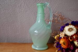 Carafe en verre soufflé Ariane, carafe vintage, art nouveau, pâte de verre, verre art déco, flacon verre soufflé, style art nouveau, vase art nouveau, début de siècle, art déco verre, coupe en verre, déco en verre, Coupe en verre de bohème, pichet en verre, verre de murano
