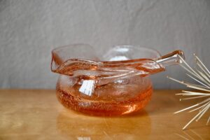 Mortier & pilon suédois en verre soufflé bullé, verre soufflé, forme libre, coupe forme libre, globe en verre soufflé, objet déco design années 70, design suédois bohème, verre scandinave, boules en verre soufflé, flacon verre soufflé, ustensile, holmegaard, accessoire design scandinave, accessoire scandinave, coupe scandinave, scandinave organique