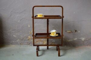 Table d'appoint pliante de André Groult, desserte à roulettes, desserte ancienne, desserte art déco, desserte en bois, desserte en bois rétro, desserte vintage en bois, meuble desserte vintage, meuble art déco, meuble art déco vintage, petit meuble art déco, bauhaus, design style bauhaus, design bauhaus, meuble année 30, années 20