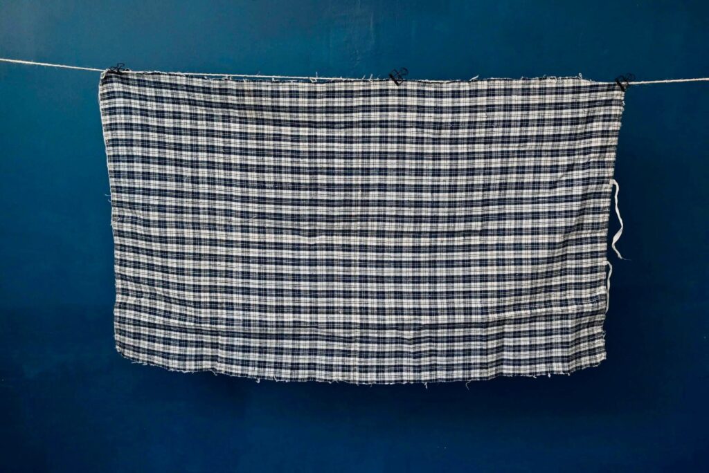 Coupon de tissu Kelsch bleu & blanc, tissu rétro, ambiance campagne, accessoire campagne chic, accessoires campagne chic, ancienne déco, alsatique dcoration rustique, table campagne vintage, housse en kelsch, kelsch ancien, déco alsace, déco alsace vintage, décoration alsace, style alsace, tissus ancien, déco wabi sabi, décoration wabi sabi, décoration wabi sabi vintage, style wabi sabi, wabi sabi, couture