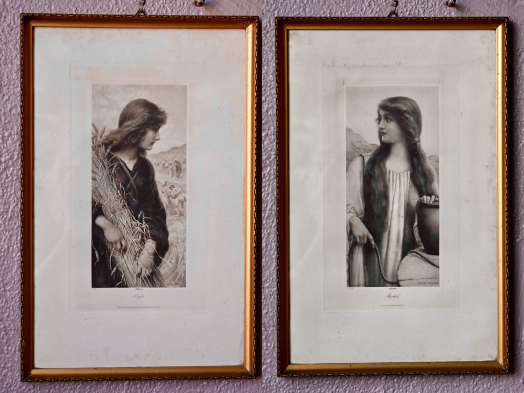 Paire d'estampes Ruth & Rachel d'après Henry Ryland, 1903, gravure ancienne, gravure sur bois, cadres en bois, école des beaux arts, estampe, style néoclassique, gravure cathédrale, gravure 1920, tableau ancien, tableau ancien encadré, tableau campagne, tableau bohème, tableau femme nue, tableaux anciens vintage, accumulation déco murale tableaux, objet religieux